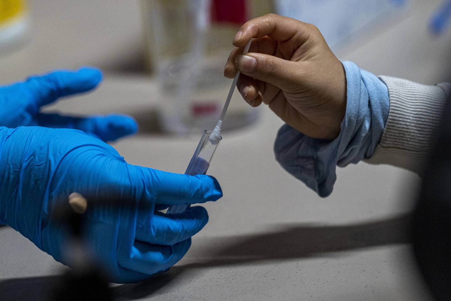 Maioria dos adolescentes vacinados não precisaram de UTI para tratar covid