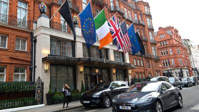 Hoteles londinenses suben tarifas antes del funeral de la Reina Isabel IIdfd