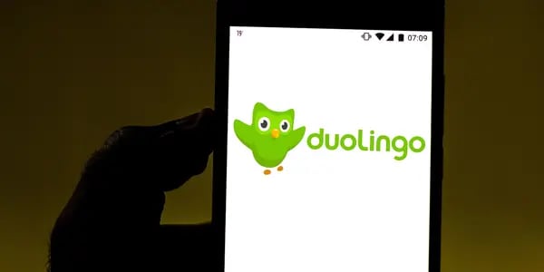 El logo de Duolingo se muestra en un smartphone. Fotógrafo: Rafael Henrique/SOPA Images/LightRocket/Getty Images