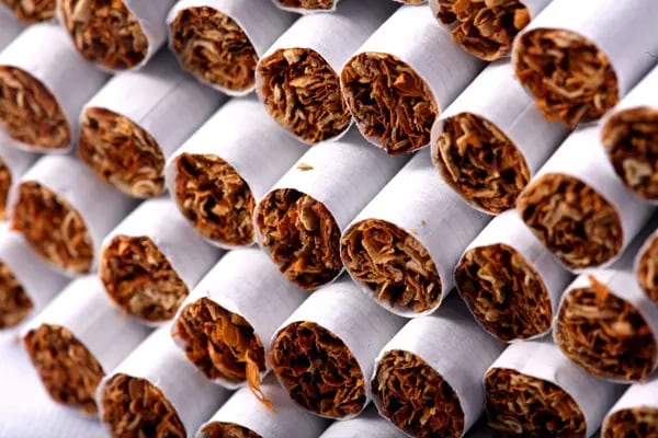 Estudos recentes têm questionado a ideia de que o vaping é menos nocivo do que os cigarros convencionais
