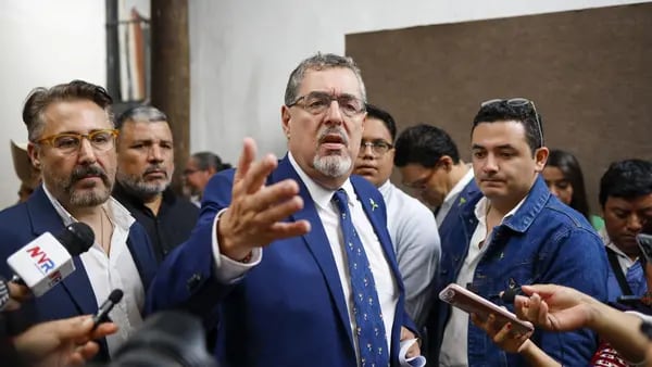 Bernardo Arévalo denuncia complot subversivo que aplastaría la economía en Guatemaladfd
