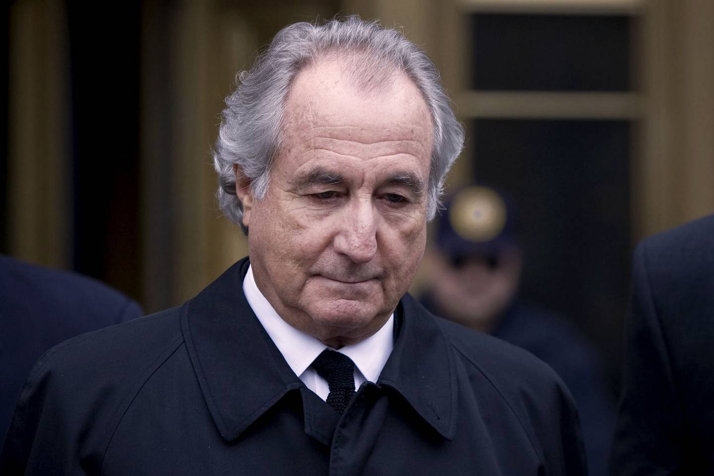 Madoff tras salir de un tribunal en Nueva York.
