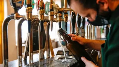 Duas maiores cervejarias do país — Lion e Carlton & United Breweries — sinalizaram longos atrasos e redução na produção