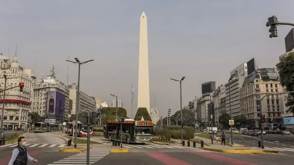 Aluvión de uruguayos hacia Buenos Aires favorecidos por el dólar bluedfd