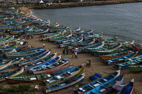 Barcos pesqueiros em Vizhinjam, na Índia (Foto: Prashanth Vishwanathan/Bloomberg)