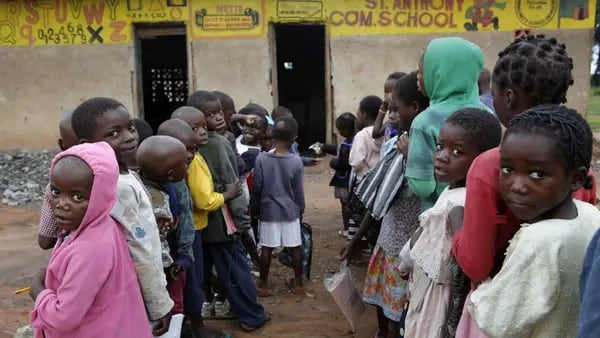 OMS aprueba uso de la primera vacuna contra la malaria para niños en Áfricadfd