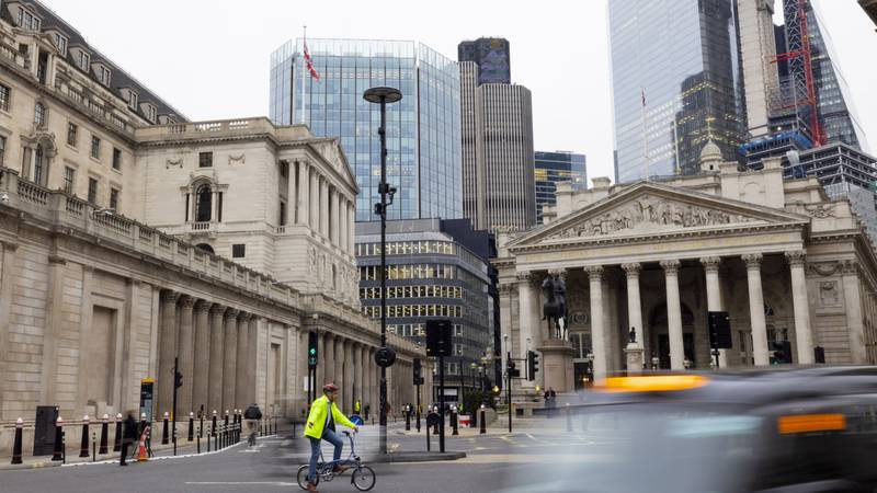Salário nos bancos de Londres cresce 19% após troca de emprego