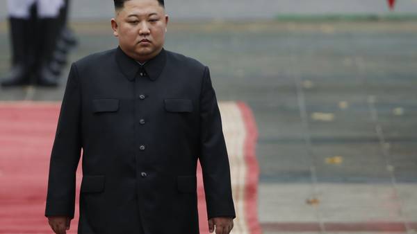 Kim Jong Un envía mensaje escalofriante con inusual exhibición de ojivas nuclearesdfd