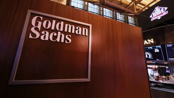 Goldman Sachs adia para junho aposta no primeiro corte de juros do Feddfd