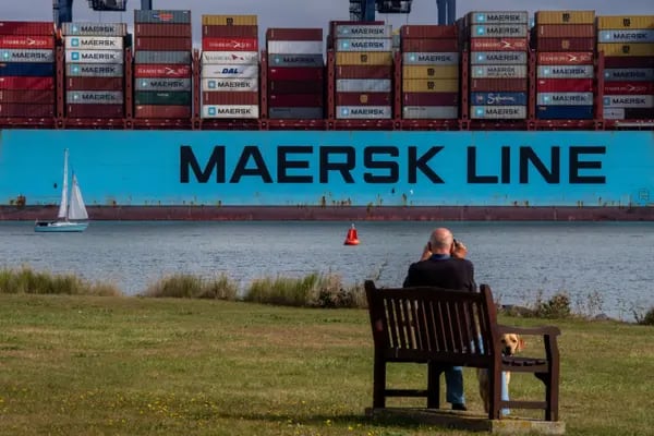 La empresa danesa de transporte de contenedores Maersk afirma que el aumento de la demanda y la falta de inversión en nuevos buques provocaron el año pasado una escasez de contenedores