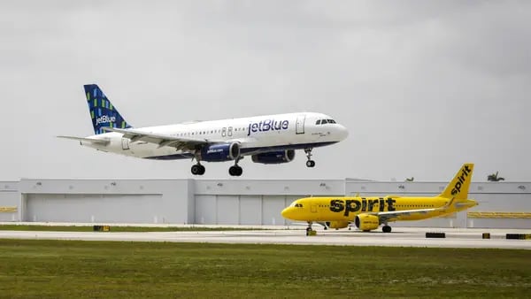Acciones de Spirit se hunden tras el bloqueo del acuerdo con JetBlue por motivos antimonopoliodfd