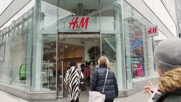 H&M terá lojas físicas e online em chegada ao Brasil e modelo com parceriadfd