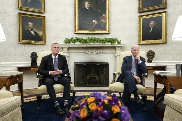 Kevin McCarthy y Joe Biden .Fotógrafo: Yuri Gripas/Abaca/Bloomberg