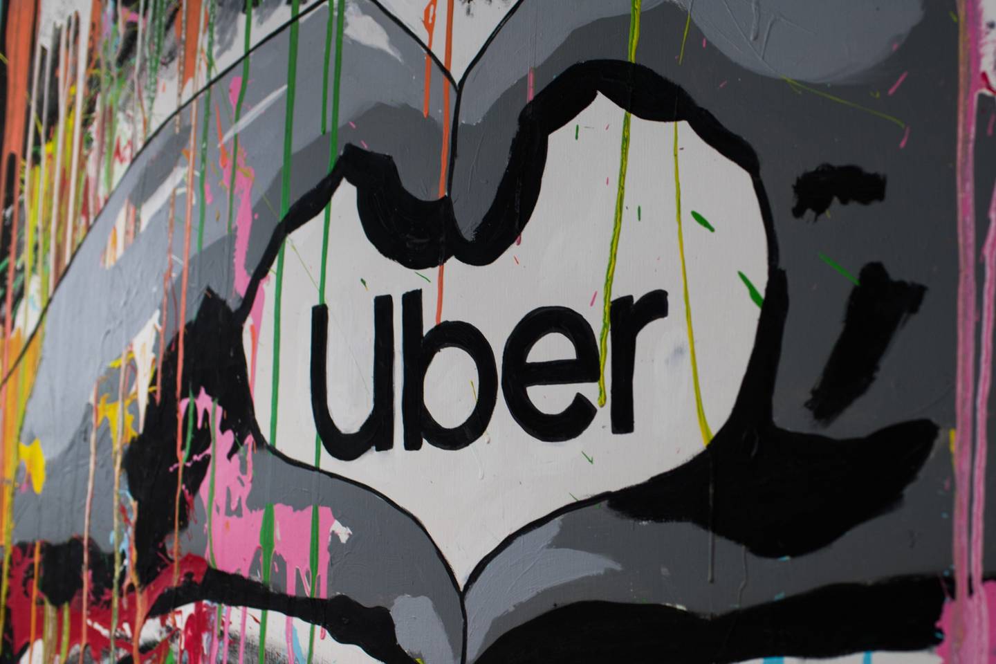 Logo de Uber Technologies Inc. en oficinas de París, Francia, el 13 de abeil de 2022.  Fotógrafo Nathan Laine/Bloomberg