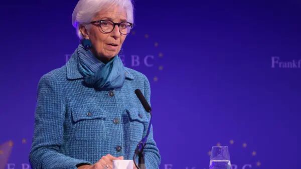 Lagarde: BCE agora pode pausar aperto e observar impacto de aumento nas taxasdfd