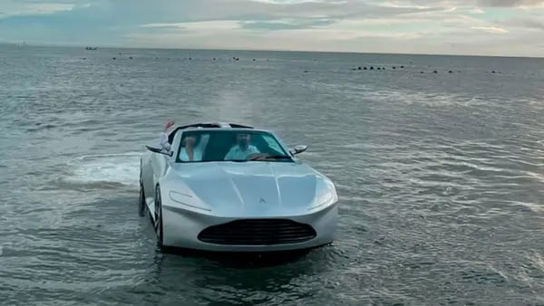 Carros esportivos aquáticos são novo hype de milionários no litoral do Brasildfd