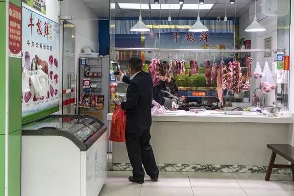 Como a queda da importação de carne pela China afeta o Brasil e os frigoríficosdfd