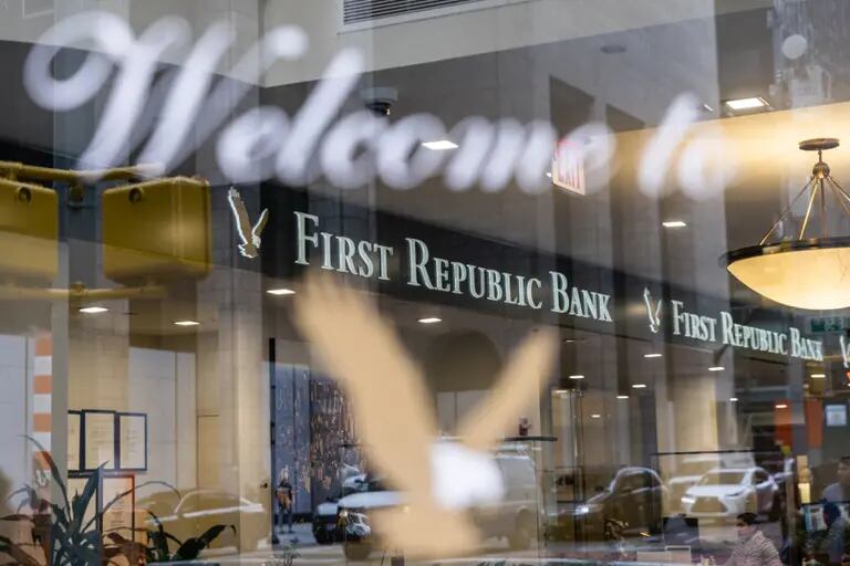 Una sucursal del First Republic Bank en Nueva York. Fotógrafo: Jeenah Moon/Bloombergdfd