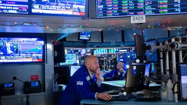 Wall Street borra pérdidas y sopesa más alzas de tasas; bolsas en LatAm cierran en verdedfd
