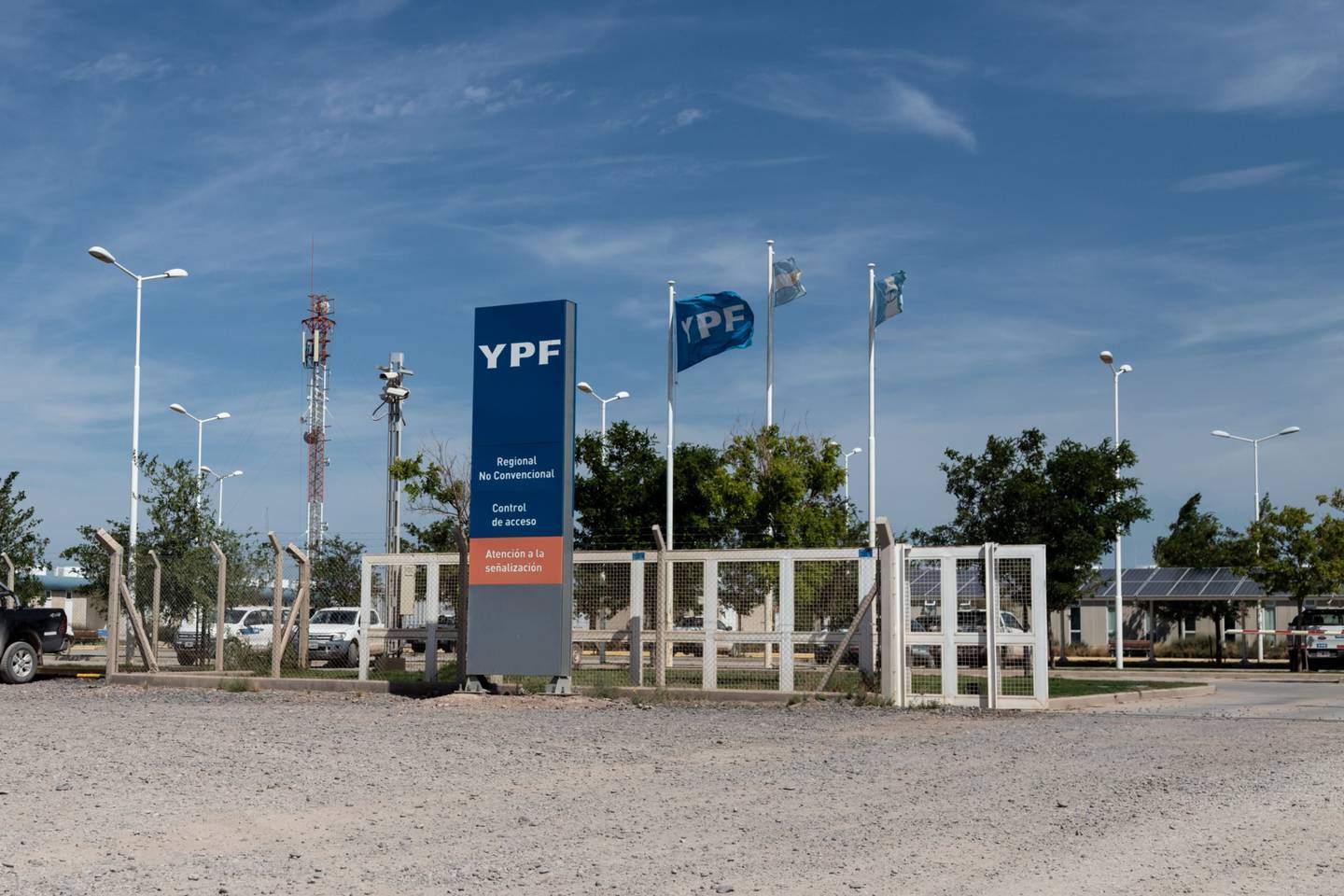 Instalaciones de YPF en Loma Campana, Neuquén.