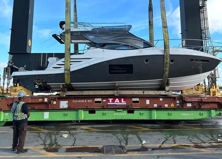 Estaleiro brasileiro Armatti Yachts entrega o primeiro modelo da Armatti 420 Sport Fly em Miamidfd