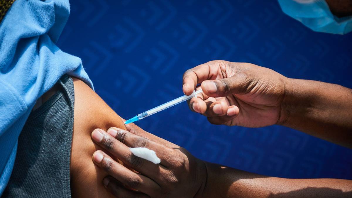 Casi la mitad del mundo no cumple objetivos de vacunación del FMI