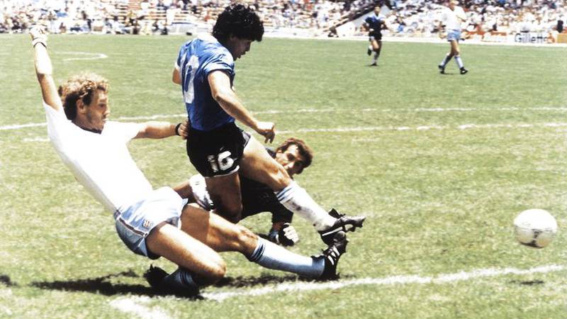 Maradona y su legado: sus goles más emblemáticos y una lección financiera