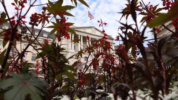 Banco de Inglaterra sube las tasas al 1% y advierte del creciente riesgo de recesióndfd
