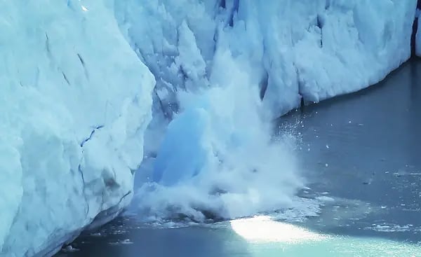 Glaciar Perito Moreno en el Parque Nacional Los Glaciares, parte del Campo de Hielo Patagónico Sur, el tercer campo de hielo más grande del mundo, el 27 de noviembre de 2015 en la provincia de Santa Cruz, Argentina.