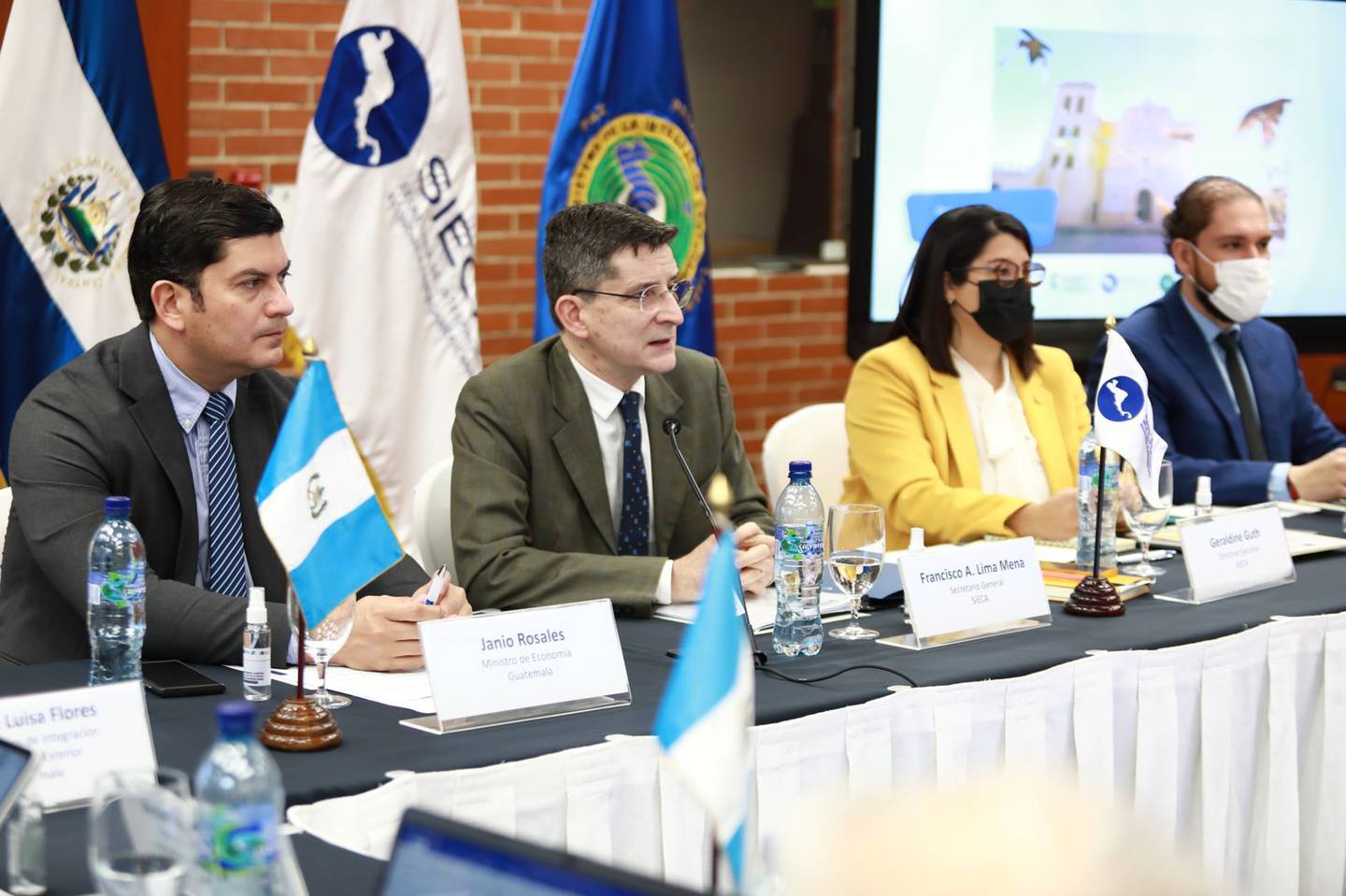 Autoridades de Guatemala, Honduras y El Salvador se reunieron en la Sieca para ratificar el interés de las tres Repúblicas en avanzar hacia la consolidación del Proceso de Integración Profunda.dfd