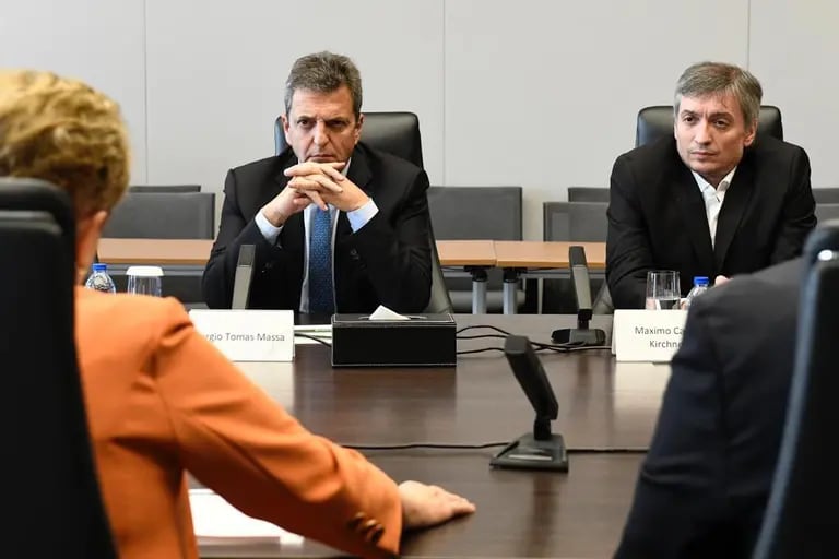 El ministro y el diputado escuchan a la presidenta del New Development Bank, Dilma Rousseffdfd
