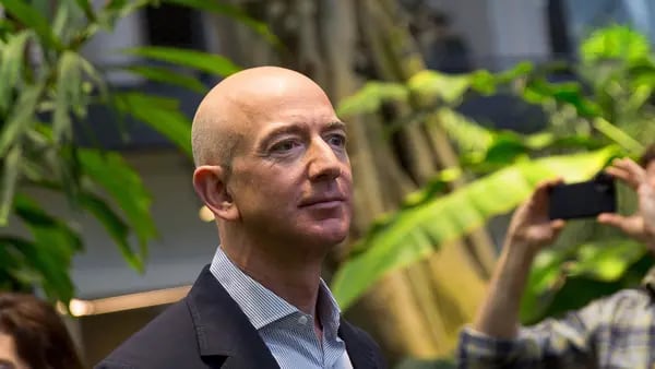 El nuevo superyate de US$500 millones de Bezos se somete a pruebas en el mardfd