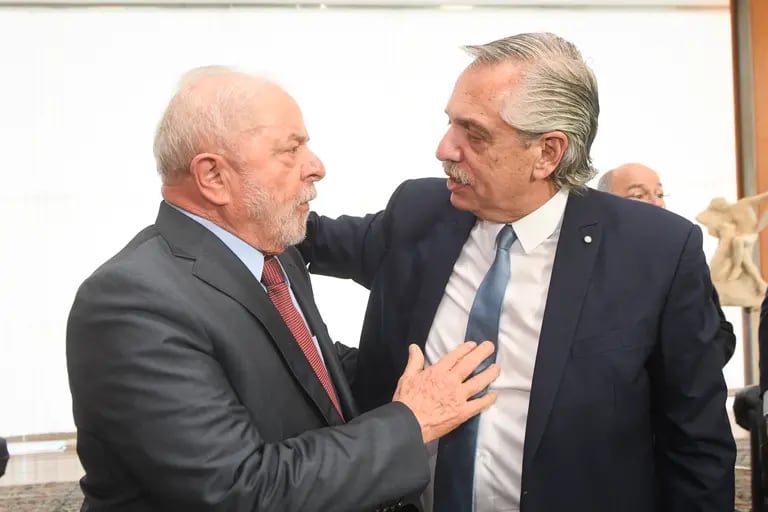 El presidente argentino visitó a Luiz Inácio Lula da Silva, en el Palacio de Itamaraty, sede del Ministerio de Relaciones Exteriores de ese país.dfd