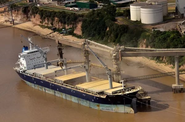 La bajante en el Río Paraná redujo la actividad de los puertos de Rosario para que incremente la tarea de los puertos bonaerenses
