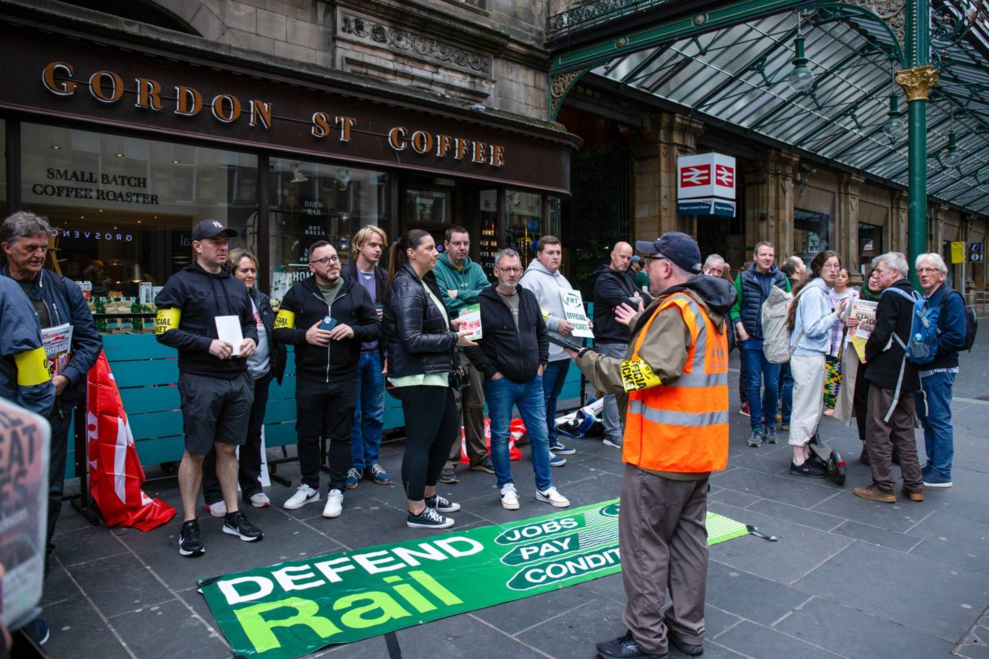 UK rail workers began Britain's biggest rail strike in three decades on Tuesday after unions rejected a last-minute offer from train companies, bringing services nationwide to a near standstill.dfd