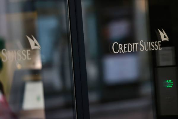 Credit Suisse advierte por fuertes pérdidas en 2023 en medio de salidas de efectivodfd