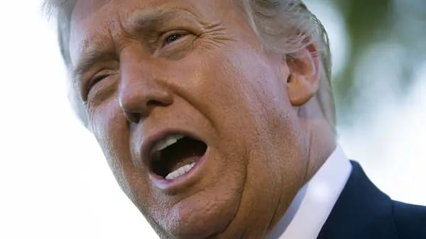 Trump dice que se mantendrá fuera de Twitter aunque se retire prohibición: Fox Newsdfd