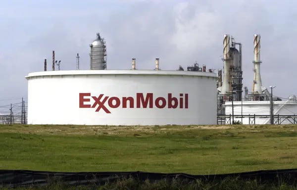Un tanque de almacenamiento de combustibles de una refinería de ExxonMobil en  Houston, Texas.