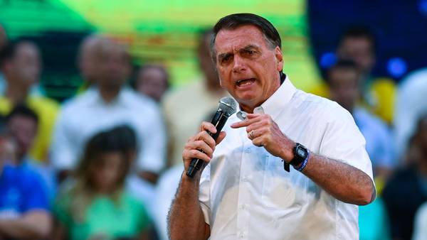 Bolsonaro Calls on Supporters to Arm Themselves as He Steps Up His Campaign Rhetoricdfd
