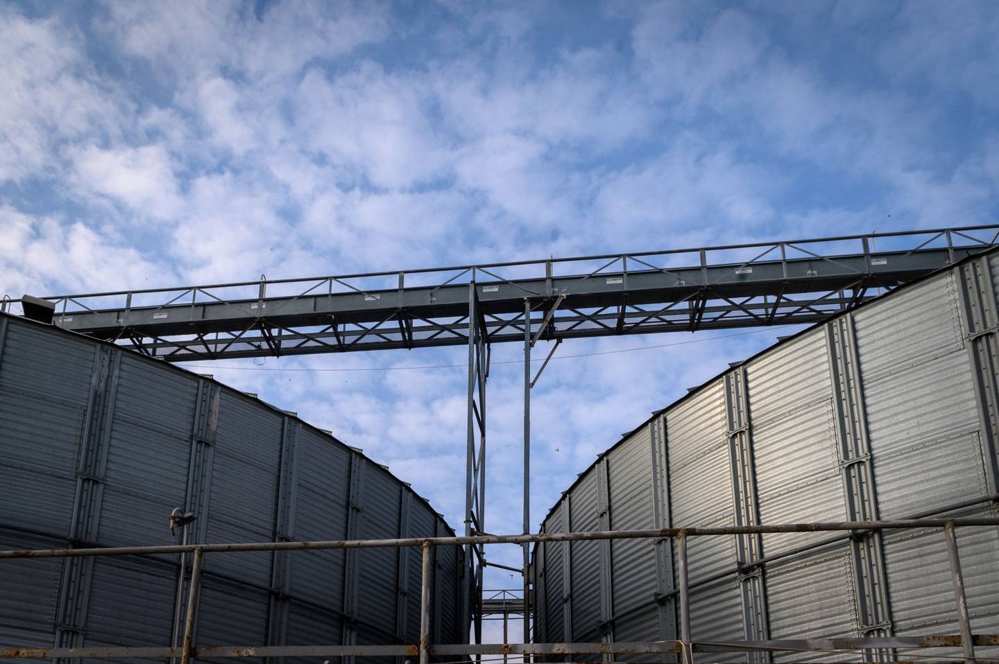 Buena parte del grano ucraniano está atascado en silos ante la imposibildad de exportarlo