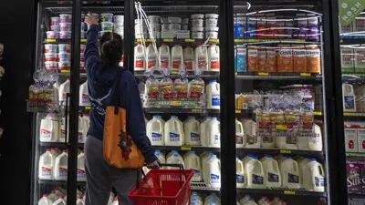 O preço de um galão de leite subiu 25% desde antes da pandemiA