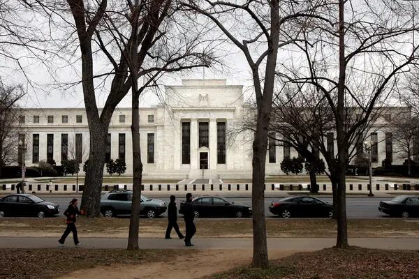 Fed mantém taxa de juros pela 6ª vez e indica ‘falta de progresso’ na inflação nos EUAdfd