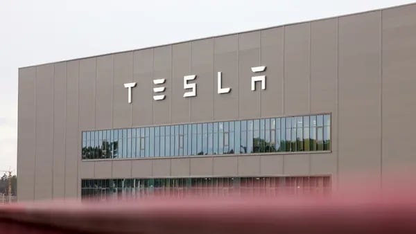 Inversión de Tesla en México mejoraría márgenes y atractivo en sus accionesdfd