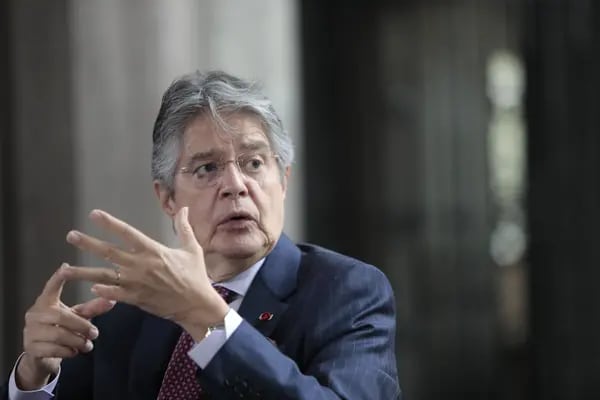 El presidente Guillermo Lasso en una entrevista el martes 12 de abril.