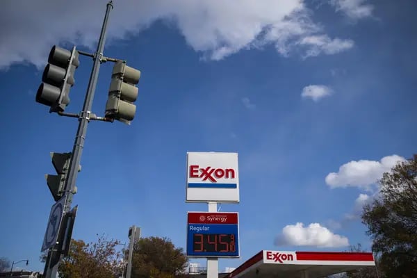 Una gasolinera Exxon Mobil en Washington, DC, EE.UU., el martes 28 de noviembre de 2023.