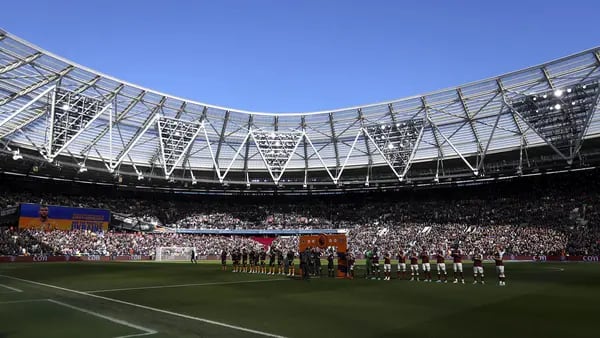 Principal liga de fútbol de Inglaterra suspende acuerdo de transmisión en Rusiadfd