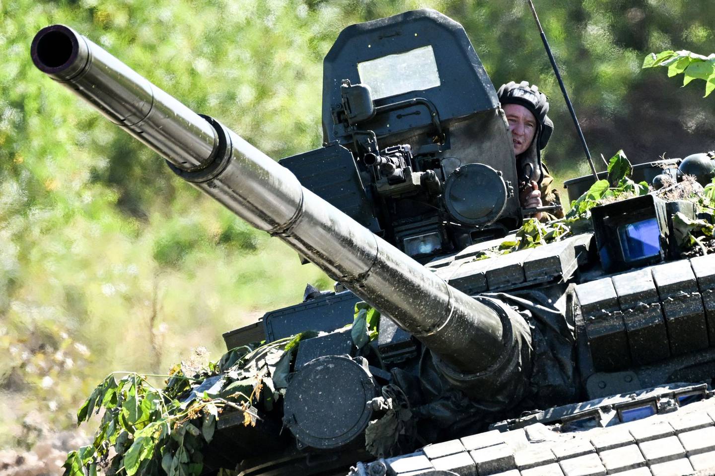 A Russian T-80 battle tank. Photographer: Kirill Kudryavtsev/AFP/Getty Images