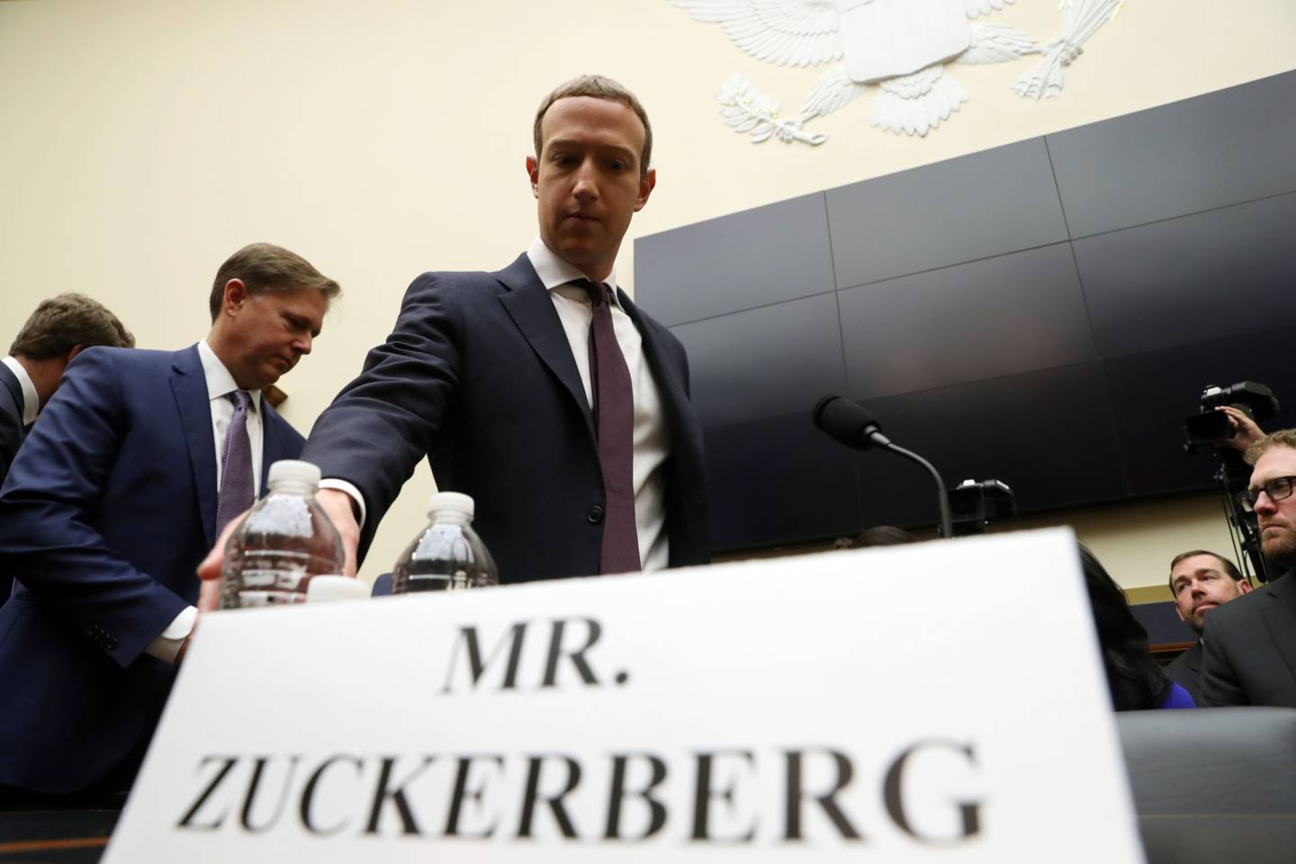 El cofundador y CEO de Facebook, Mark Zuckerberg, llega para testificar ante el Comité de Servicios Financieros de la Cámara de Representantes en el edificio Rayburn House Office Building en el Capitolio el 23 de octubre de 2019 en Washington, DC.