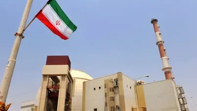Imagen facilitada por la IIPA (Agencia Internacional de Fotografía de Irán) muestra una vista del edificio del reactor de la central nuclear de Bushehr, de construcción rusa, mientras se carga el primer combustible, el 21 de agosto de 2010 en Bushehr, sur de Irán.