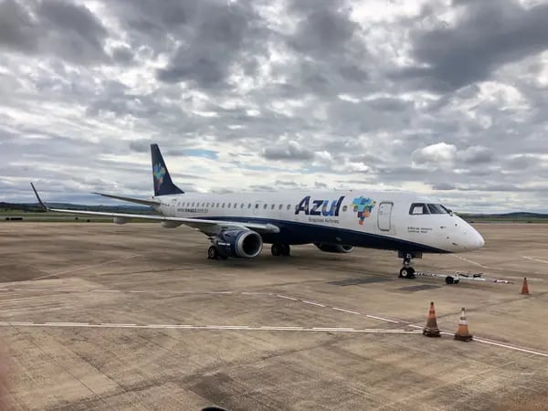 Avião da Azul Linhas Aéreas: companhia segue com plano de reforço de capital e alongamento da dívida